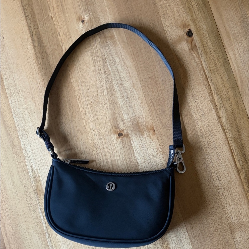 Lululemon City Essentials Mini shoulder bag